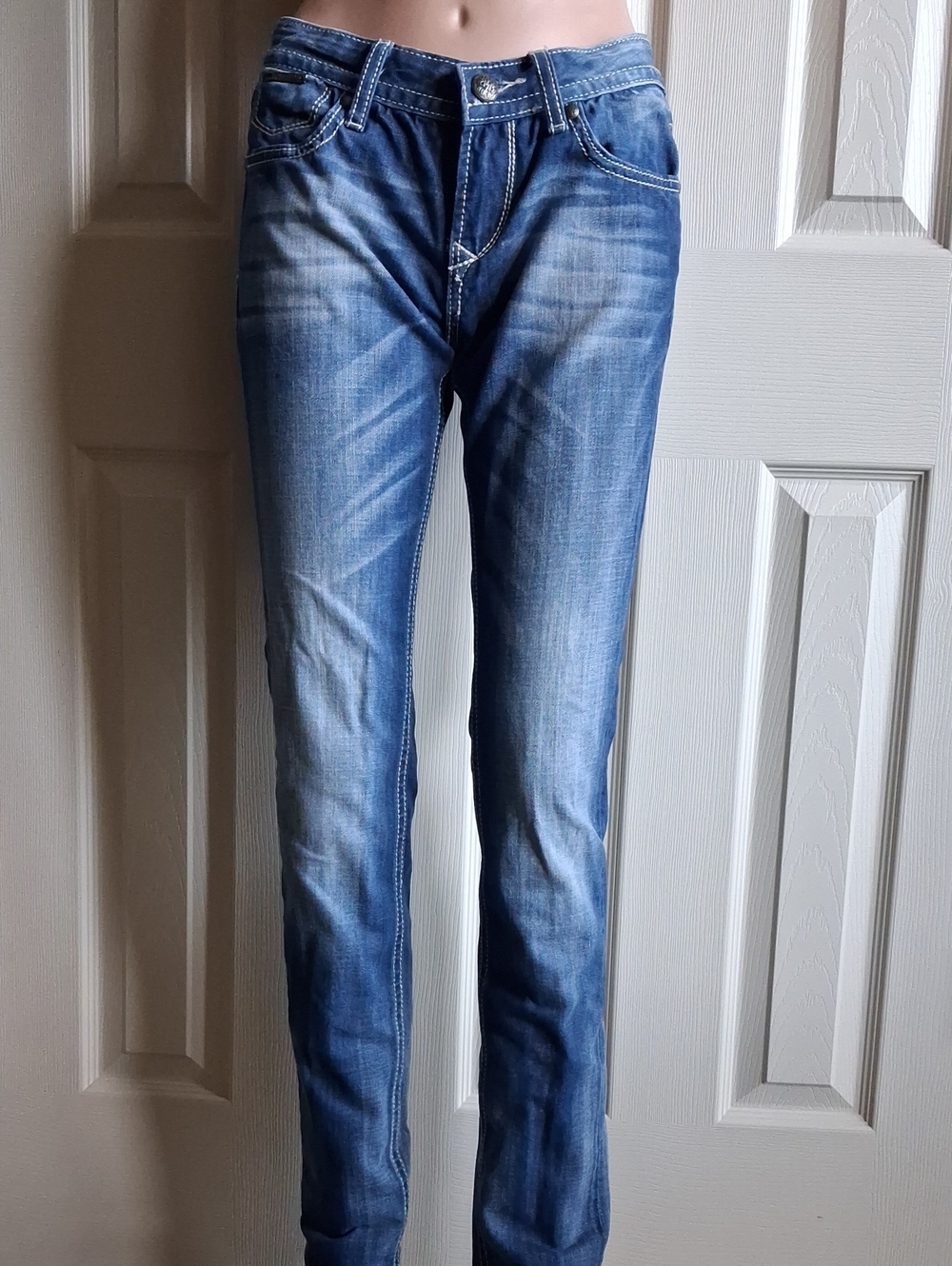 Slim Mid-Rise Women's Jeans in Washed Blue